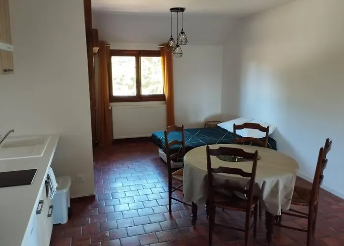 Appartement Dans Village Calme A 5 Min Des Lacs