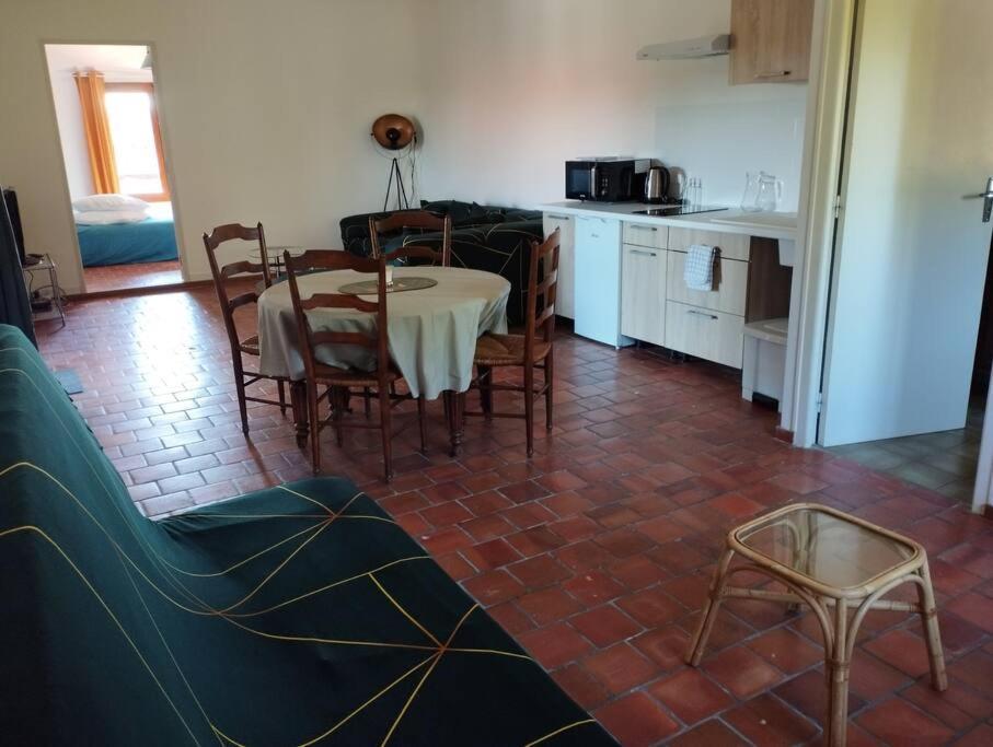Apartment Dans Village Calme A 5 Min Des Lacs Mathaux